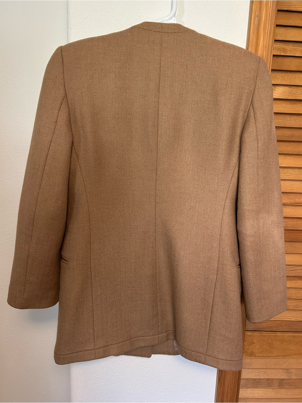 Vintage 1990s Giorgio Armani Round-Neck Button Blazer, 100% Camel Wool, Size M - Picture 4 of 11